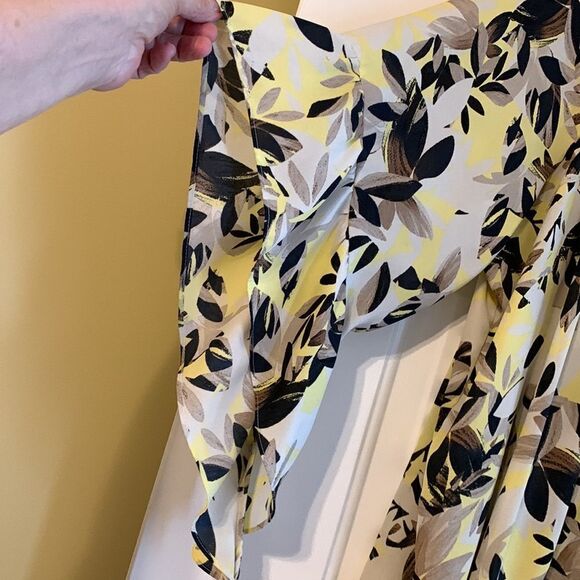 Alfani size 14 flowy top floral print with unique ruffle sleeves - Picture 2 of 7